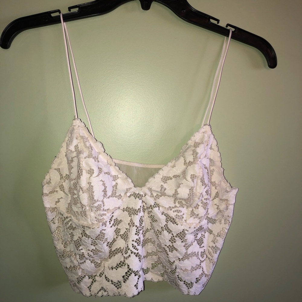 White crop top/bra